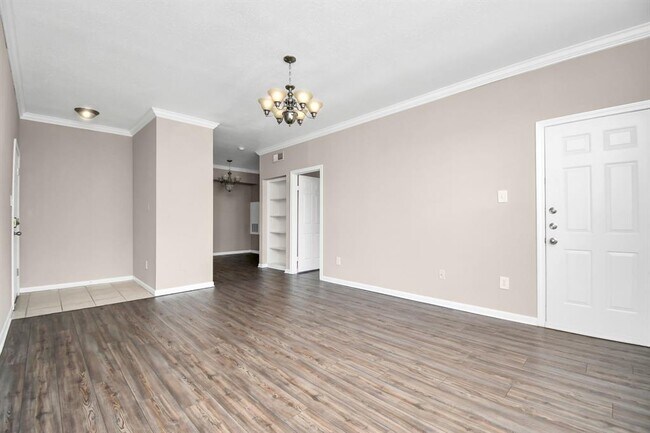 Building Photo - 2255 Braeswood Park Dr