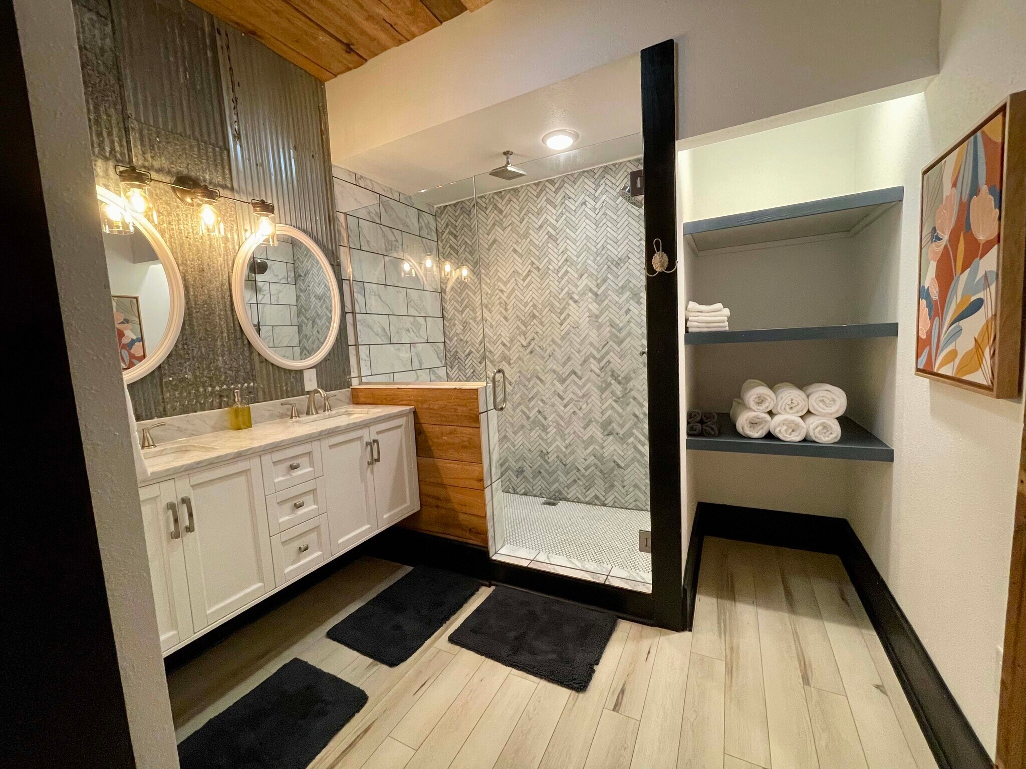 Building Photo - 719 S. Baker St.