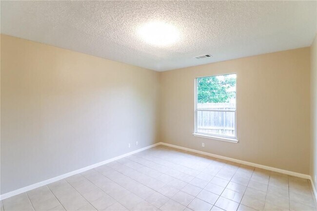 Building Photo - 1628 War Horse Ln