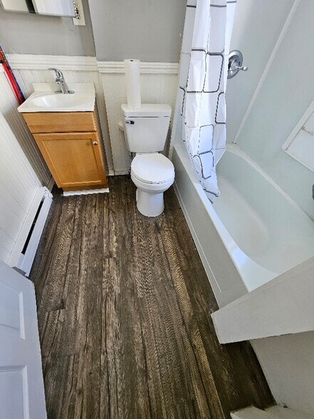 Building Photo - 287 Lake Ave