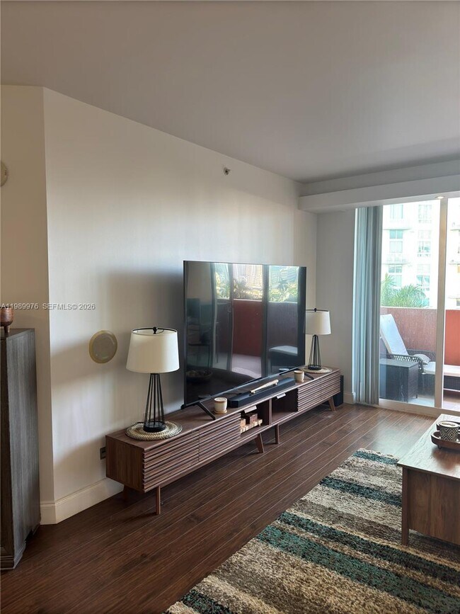 Building Photo - 2000 N Bayshore Dr