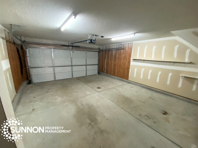 Building Photo - Adorable 3 BR 2.5 BA Updated House + Garage