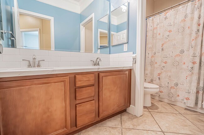 Building Photo - Single Story Pool Home for Rent in Palmdale.