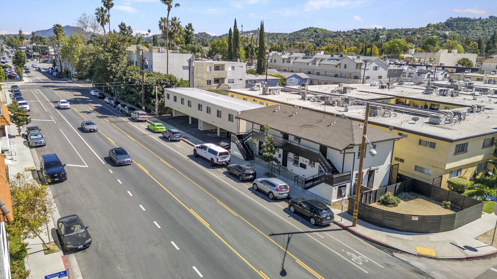 Building Photo - 13804 Moorpark St
