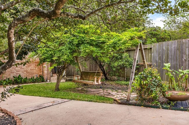 Building Photo - 19823 Sunbridge Ln