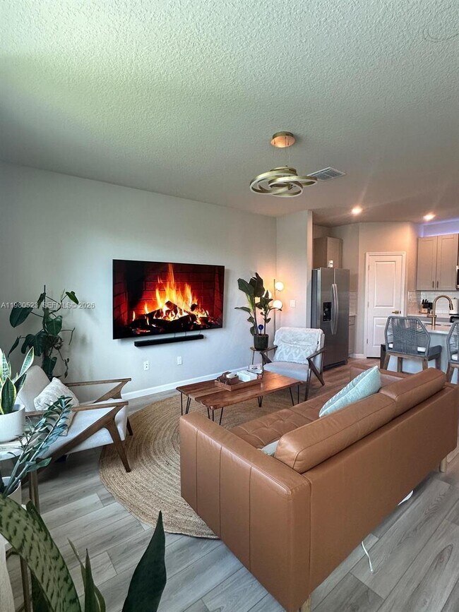 Building Photo - 5689 Mentmore Dr