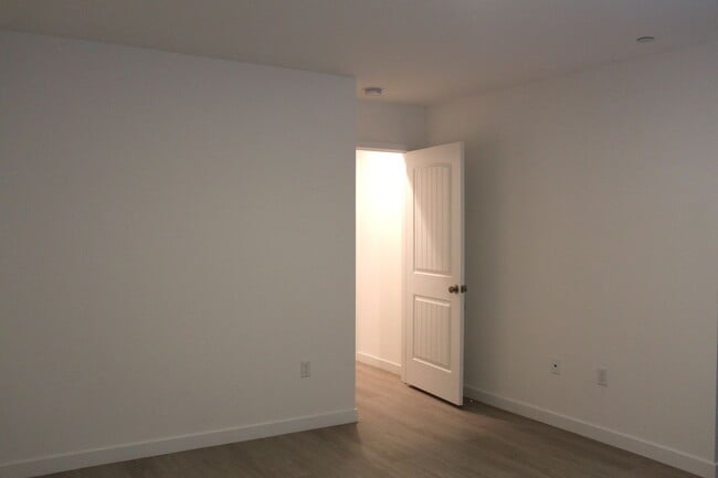 Building Photo - Brand New Home for Rent with Mother In Law Suite and Solar- Sydney Park