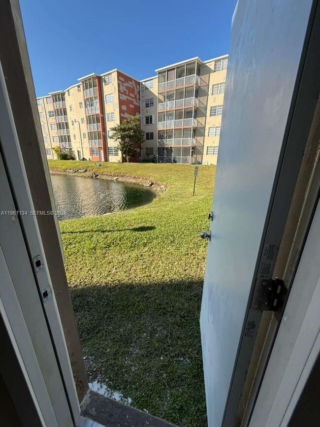 Building Photo - 1710 NE 191st St