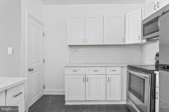 Building Photo - 5427 Ridgewood St