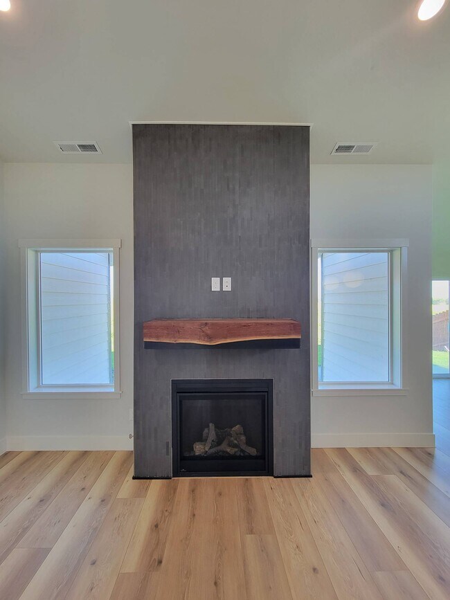 Building Photo - 4705 Corinth Dr