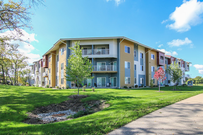 Building Photo - Artisan Square