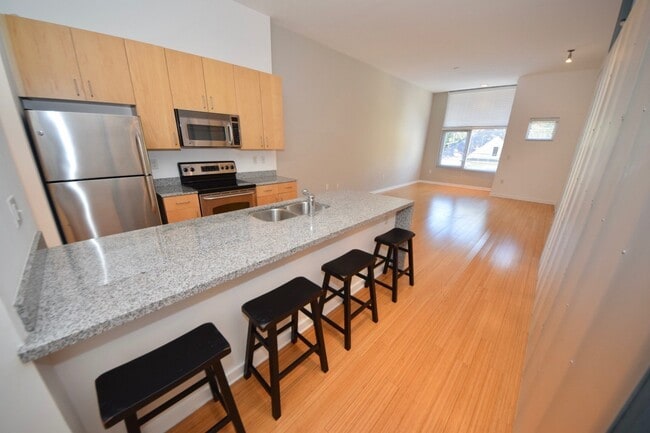 Building Photo - 1 bed, 1 bath condo in Cooper Young