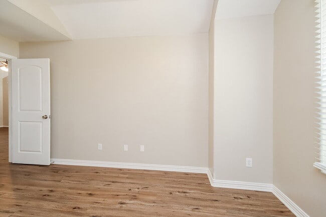Building Photo - 5513 Rio Alamo St