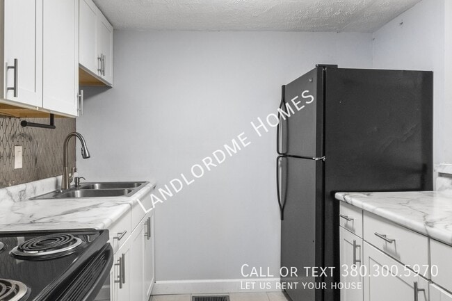Building Photo - 2842 Stonehenge Dr