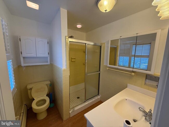 Building Photo - 9616 Burke View Ave