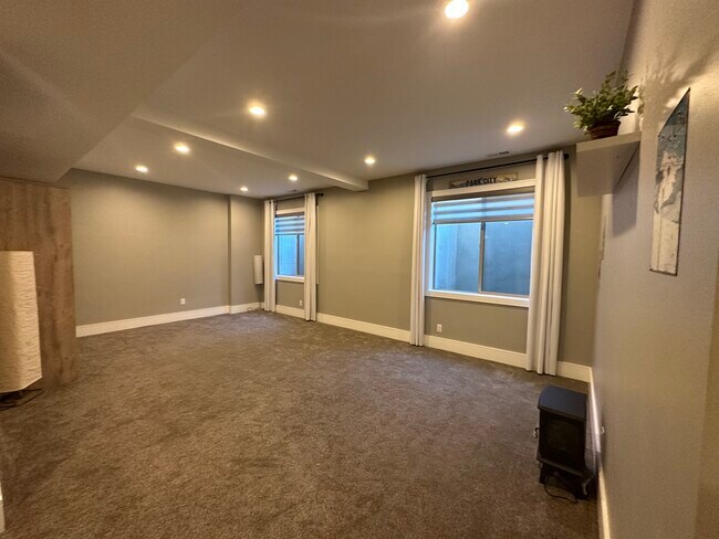 Building Photo - 532 W Heritage Way
