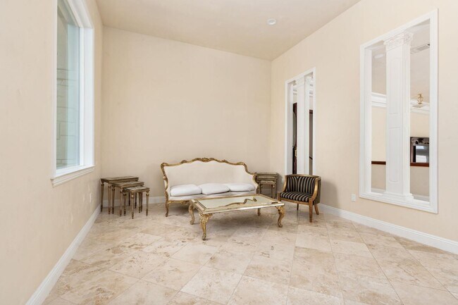 Building Photo - 14215 Killarney Dr