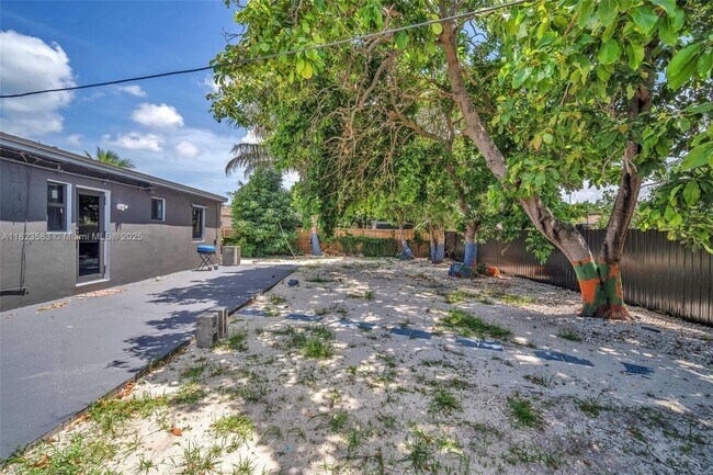 Building Photo - 14600 NW 11th Ct