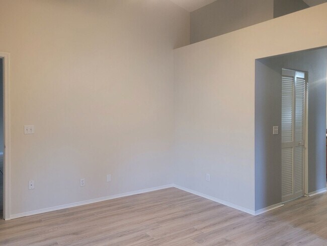 Building Photo - 3/2/2 Home with many upgrades in the 34609...