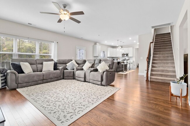 Building Photo - 6508 Satjanon Dr