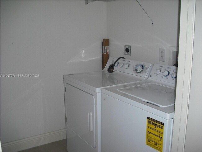 Building Photo - 3330 NE 190th St