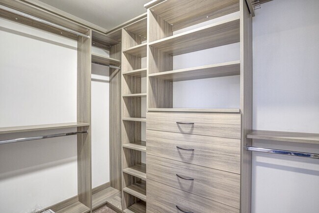 Building Photo - Corner Townhome with Roof Top Deck in Down...