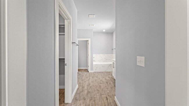 Building Photo - 213 Olde Ml Ct