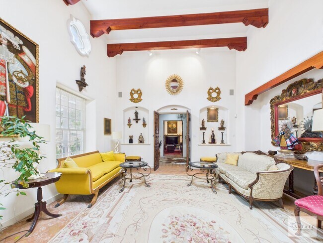 Building Photo - Downtown Fully Furnished Home Available Now!