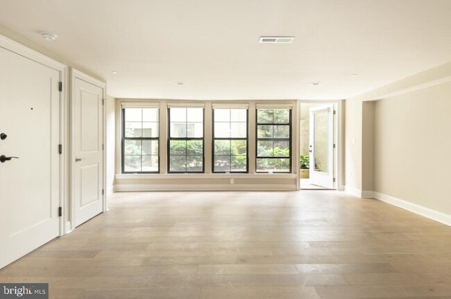 Building Photo - 33 Letitia St