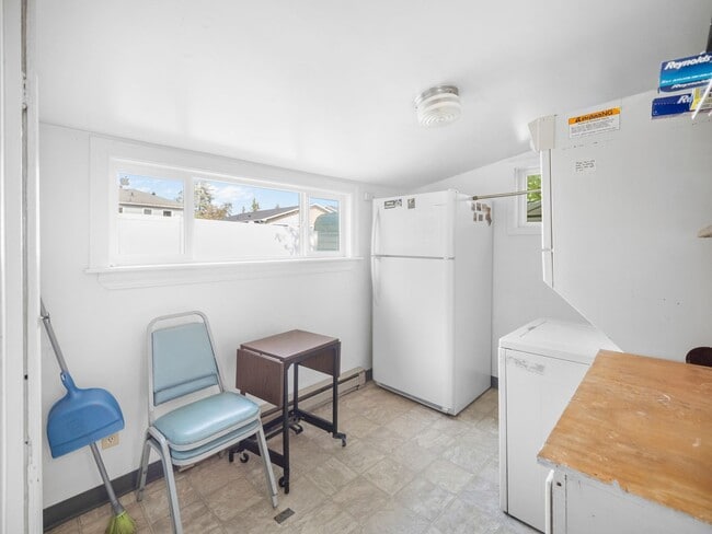 Building Photo - Cozy 1-Bedroom Rental – All Utilities Incl...