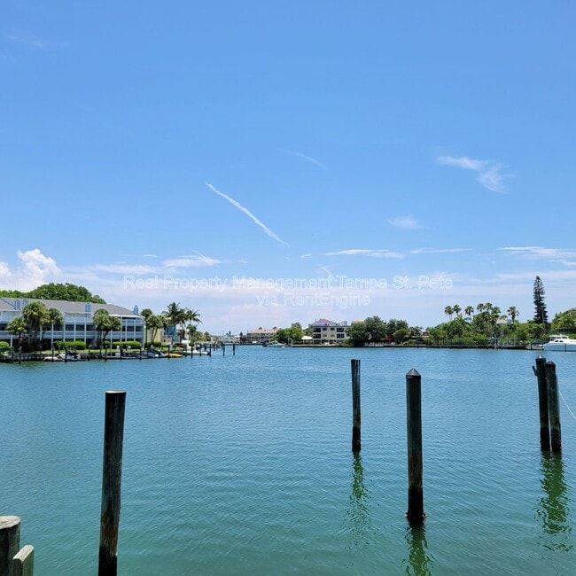 Building Photo - 12310 Capri Cir N