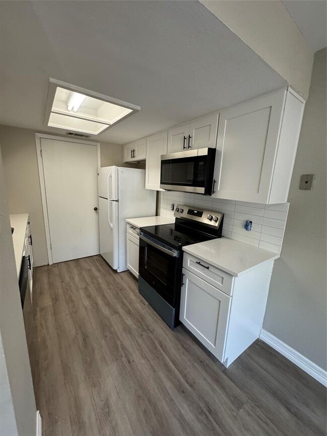 Building Photo - 9100 Mountain Ridge Dr