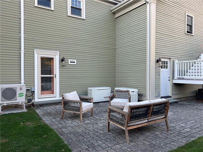 Building Photo - 38 Mann Ave