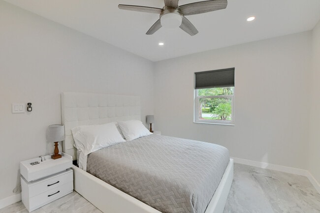 Building Photo - 414 Lindell Blvd