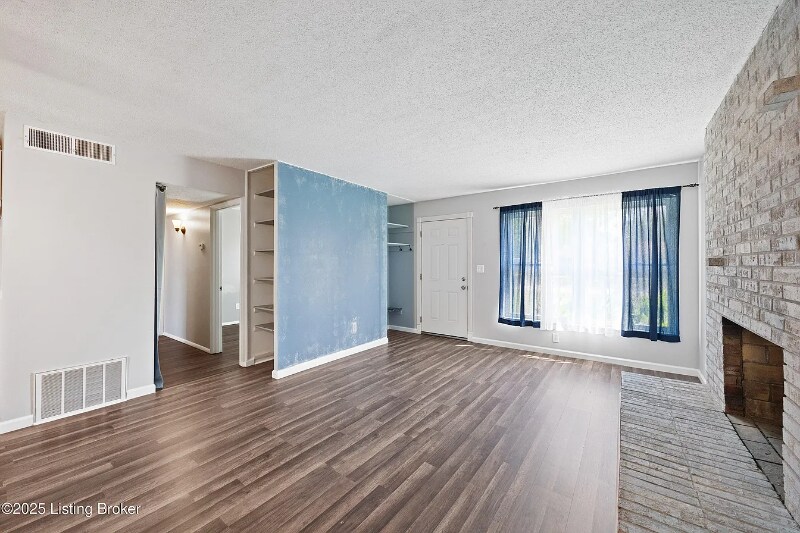 Building Photo - 7520 Blue Wing Dr