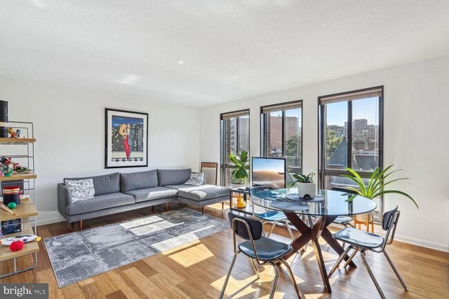 Building Photo - 1280 21st St NW