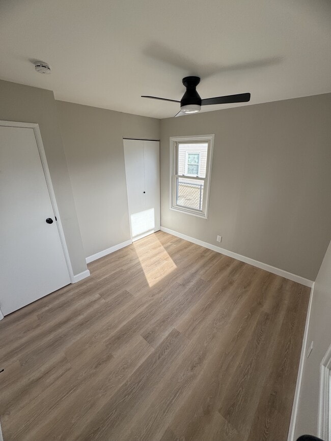 Building Photo - 580 Edgewood Dr