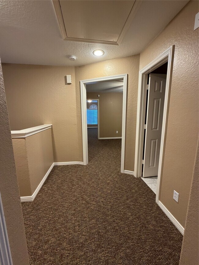 Building Photo - 9110 Prairie Trails Dr
