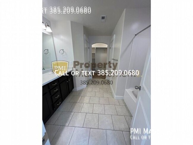 Building Photo - 291 W 590 N