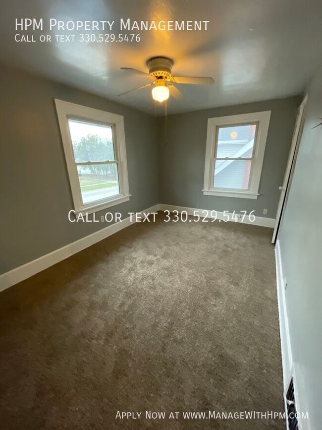 Building Photo - 866 S Hawkins Ave