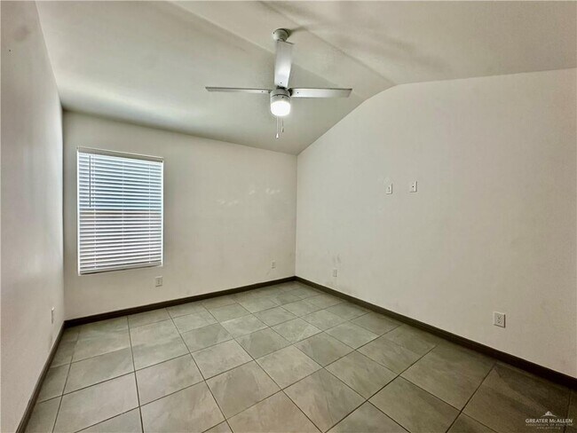 Building Photo - 1308 E Iris Ave