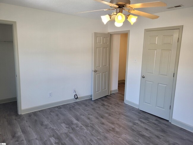 Building Photo - 202 Emerald Park Ct