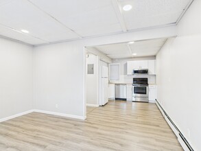 Building Photo - 246 E 7th Ave