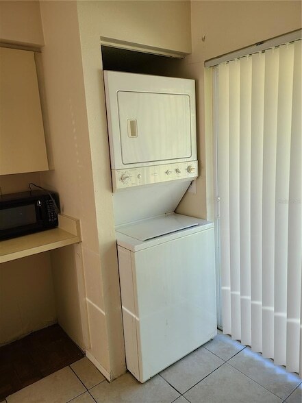 Building Photo - 1307 54th Ave E