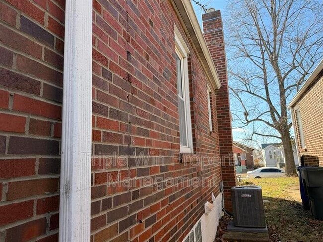 Building Photo - 3915 Itaska St