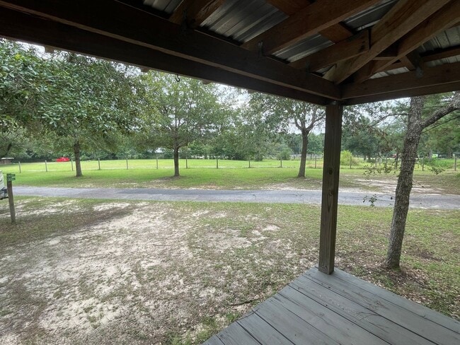 Building Photo - 3 BEDROOM LOCATED ON SHADED ACRE LOT