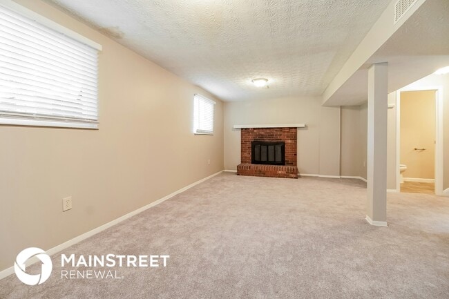 Building Photo - 6560 Benjamin Dr