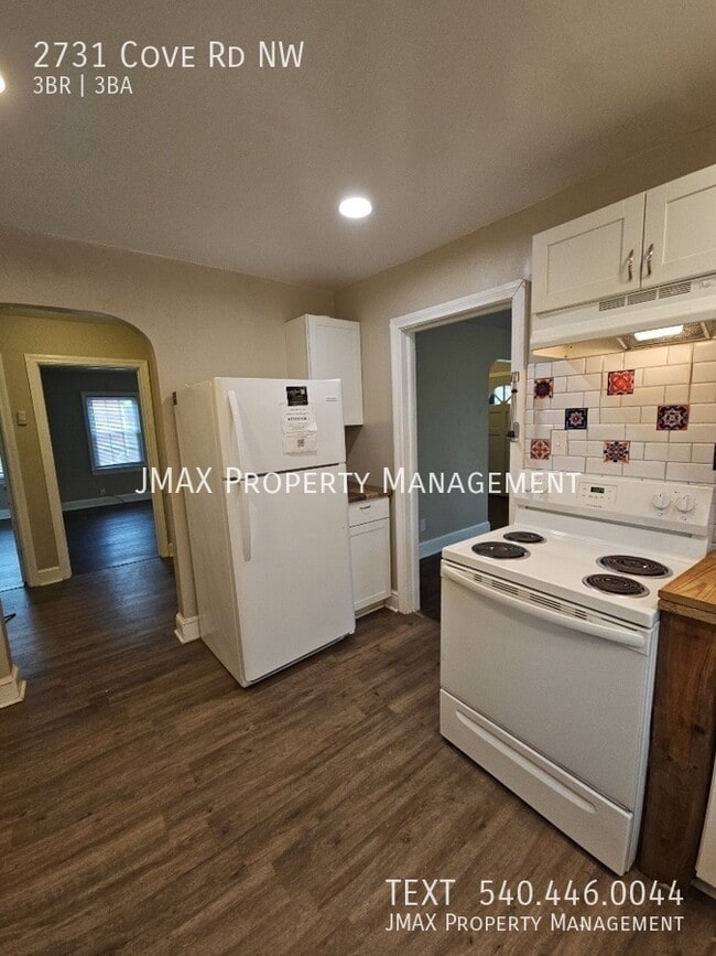 Building Photo - 2731 Cove Rd