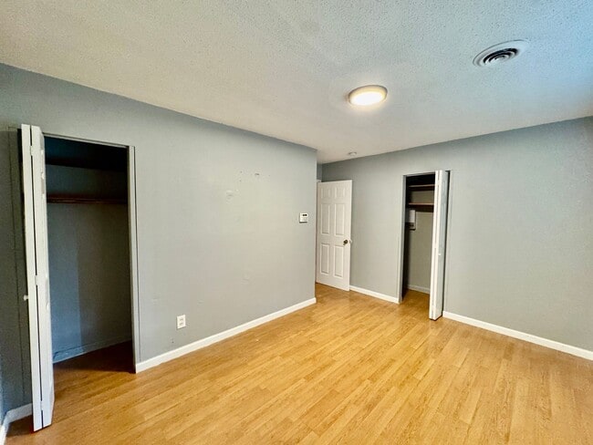 Building Photo - 11925 Bridgevale Ave