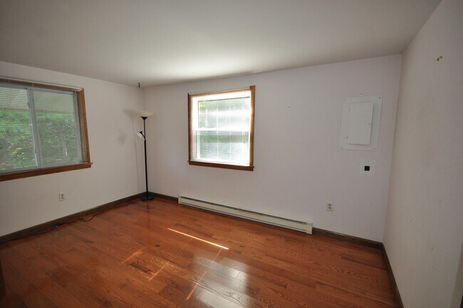 Building Photo - 1330 Lake St